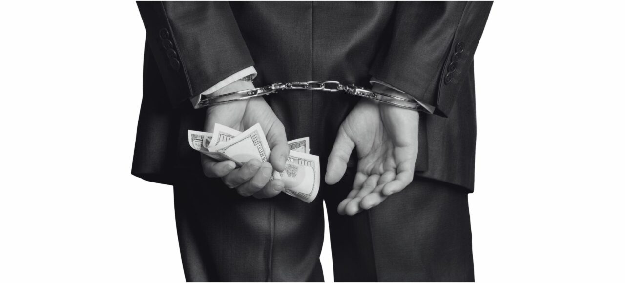 Festnahme einer Person mit Geld in der Hand