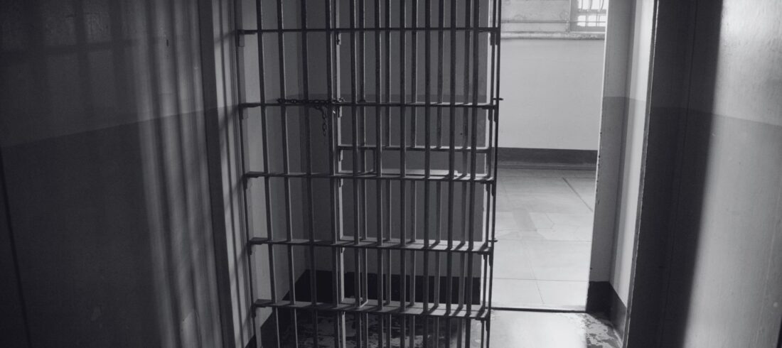 Beispielbild: Gefängniszelle mit Gittern