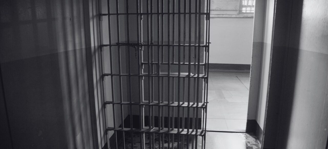 Beispielbild: Gefängniszelle mit Gittern