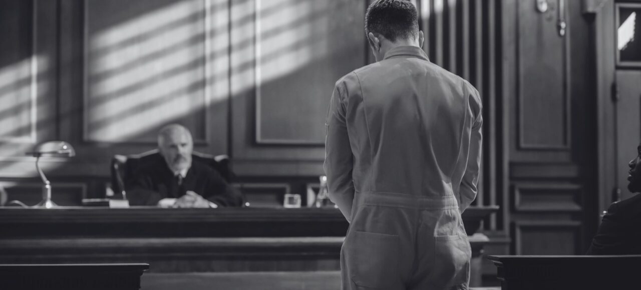 ein Jugendlicher vor Gericht in Rastatt